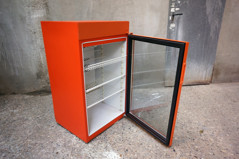 nevera vitrina funciona 95x54x55 (40eu.) 1u